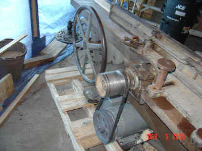 New mechanicals of jointer including original cutterhead pulley with 2 grooves.